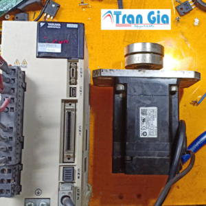 Servo Yaskawa báo lỗi 1 chấm (.) 1 gạch ngang (–) đỏ giữa màn hình