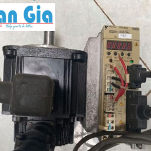 Servo Yaskawa báo lỗi 1 chấm (.) 1 gạch ngang (–) đỏ giữa màn hình