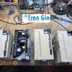 Servo Yaskawa báo lỗi 1 chấm (.) 1 gạch ngang (–) đỏ giữa màn hình